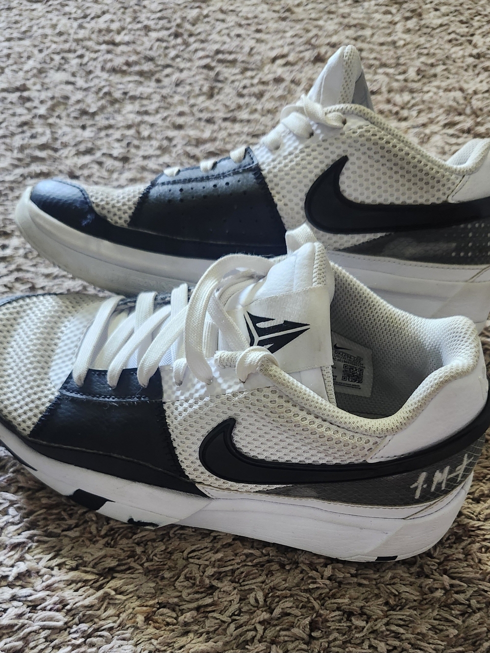Nike 6Y Black & White Mesh Low-Top Sneakers